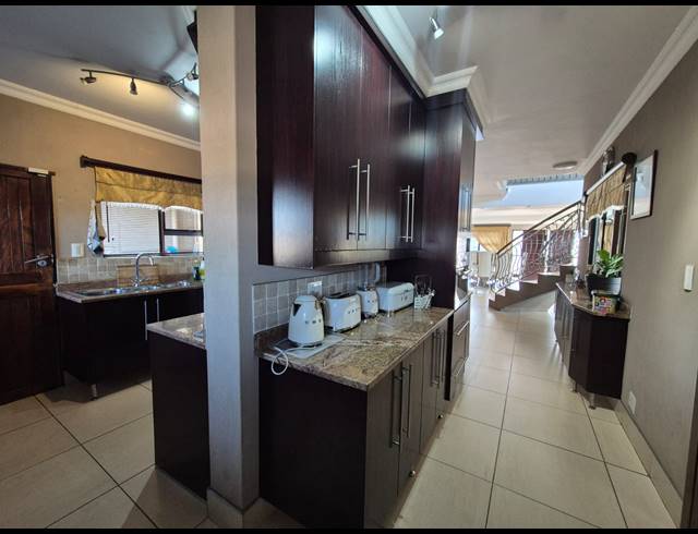 6 BEDROOM HOUSE FOR SALE IN VANDERBIJLPARK SE 8